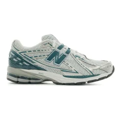 9060 Panelled Low-Top Sneakers