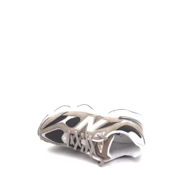 9060 Running Sneaker