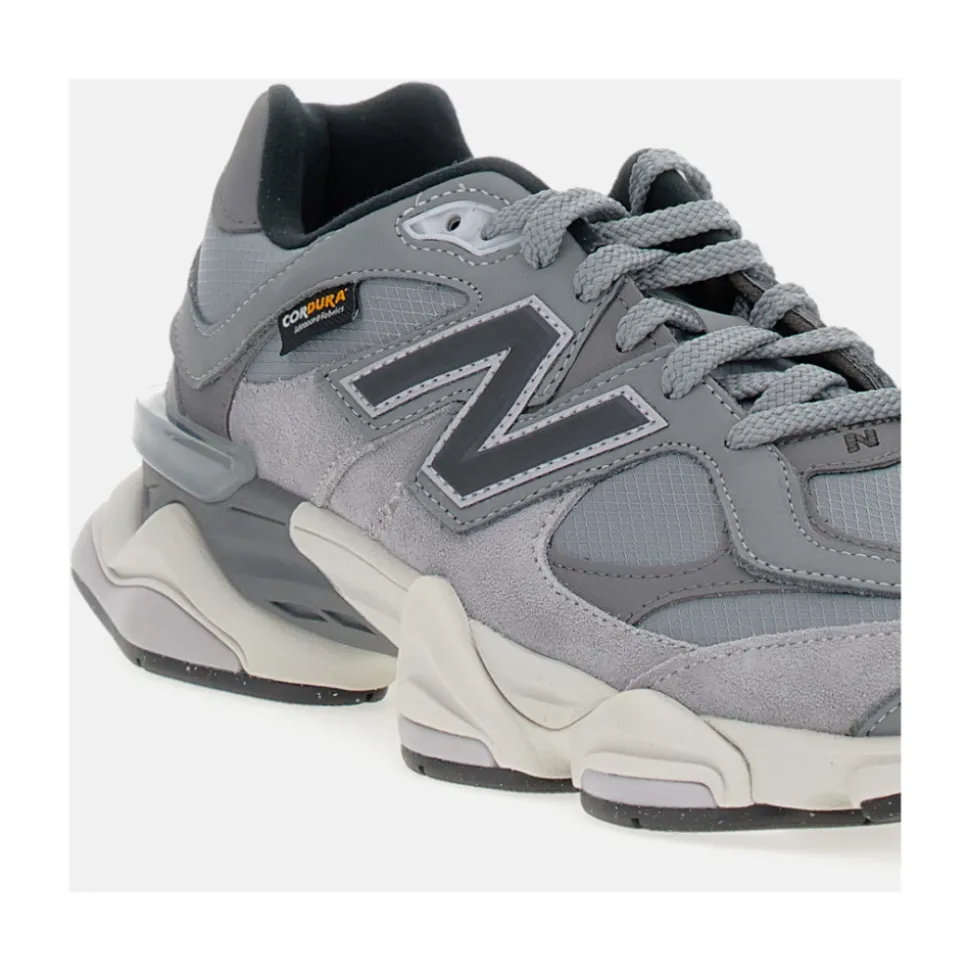 9060 Sneakers