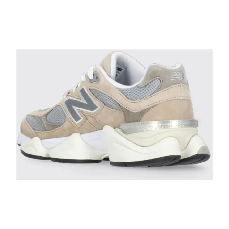 9060 Sneakers