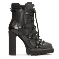 Avantgarde Booties mit Dekorativer Schnürung.Dieses Produkt fällt klein aus.