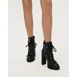 Avantgarde Booties mit Dekorativer Schnürung.Dieses Produkt fällt klein aus.