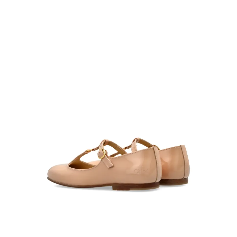 Ballerina aus Lackleder