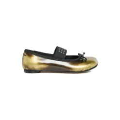 Ballerina mit Metallic-Effekt