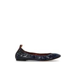 Ballerinas aus Lackleder