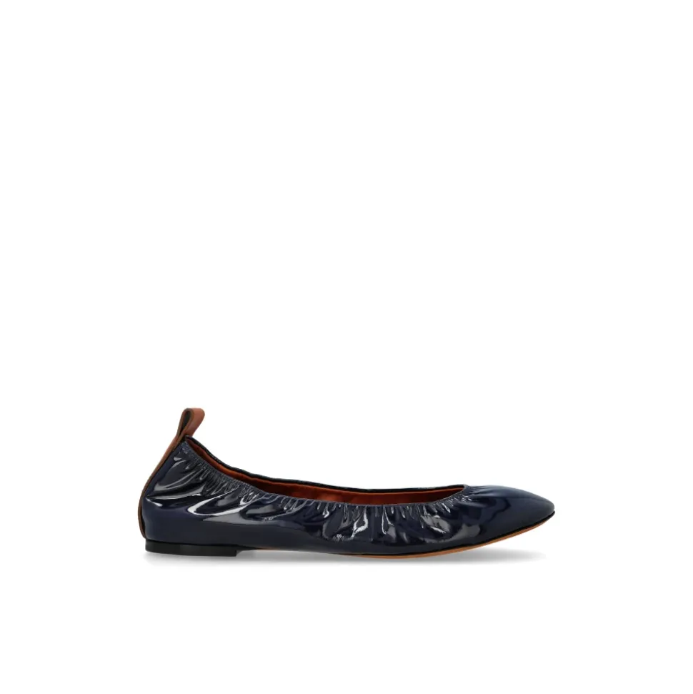 Ballerinas aus Lackleder