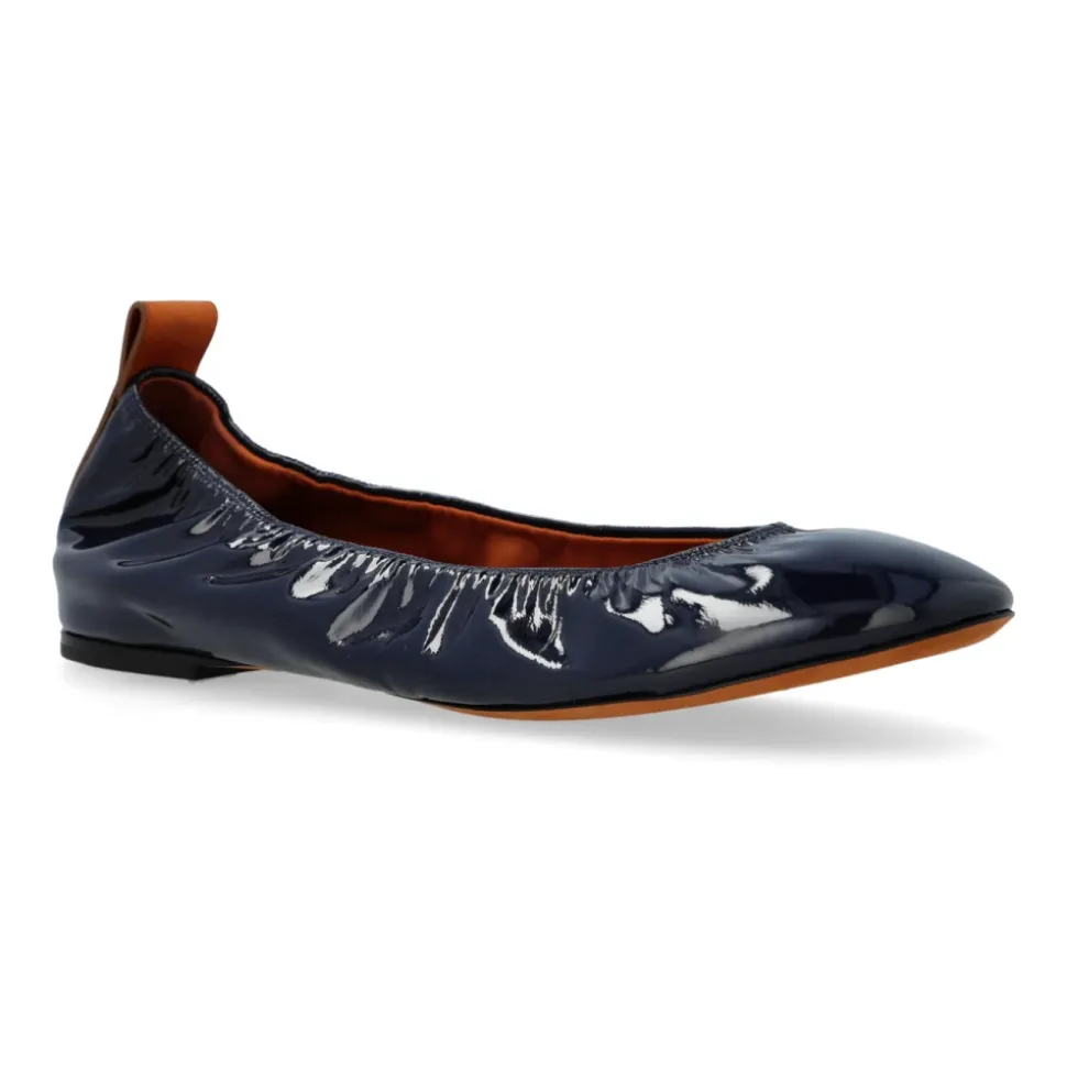 Ballerinas aus Lackleder