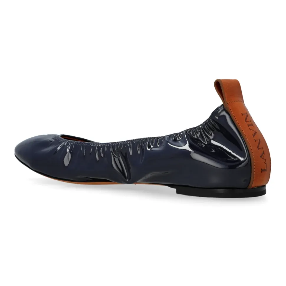 Ballerinas aus Lackleder