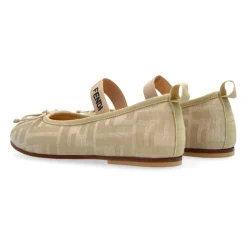 Ballerinas mit elastischem Riemen