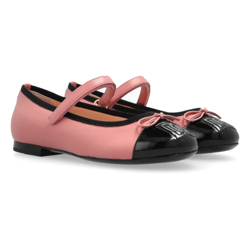 Ballerinas mit Logo