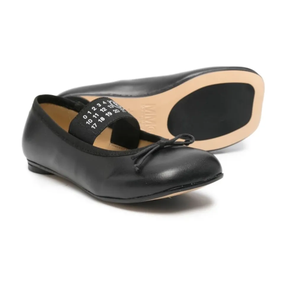 Ballerine mit Logo-Band und Schleife