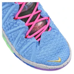 Basketballschuhe in University Blue