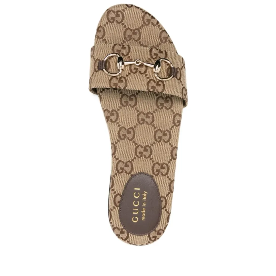 Beige Monogram Horsebit Sandalen