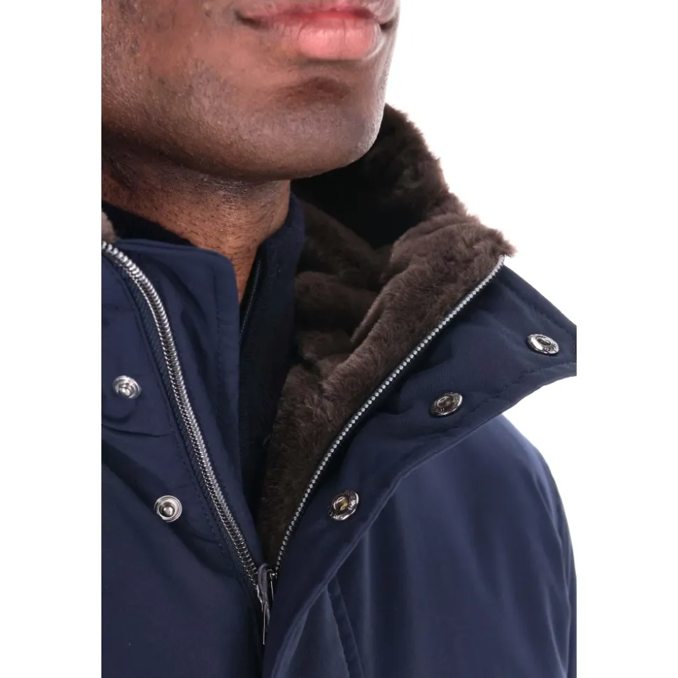 Blaue Parka mit Teddyfutter