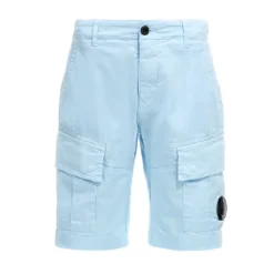 Blaue Shorts mit Taschen am Bein