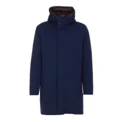 Blaue Wintermäntel