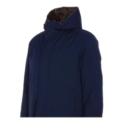 Blaue Wintermäntel