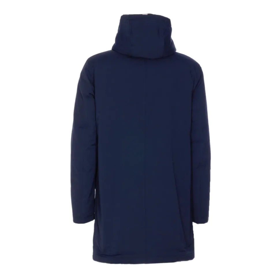 Blaue Wintermäntel