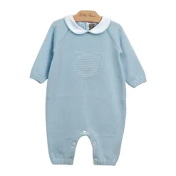 Blauer Baumwollstrampler mit Bär