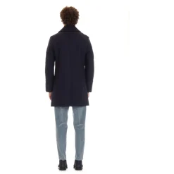 Blauer Peacoat mit Hornknöpfen
