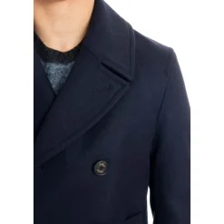 Blauer Peacoat mit Hornknöpfen