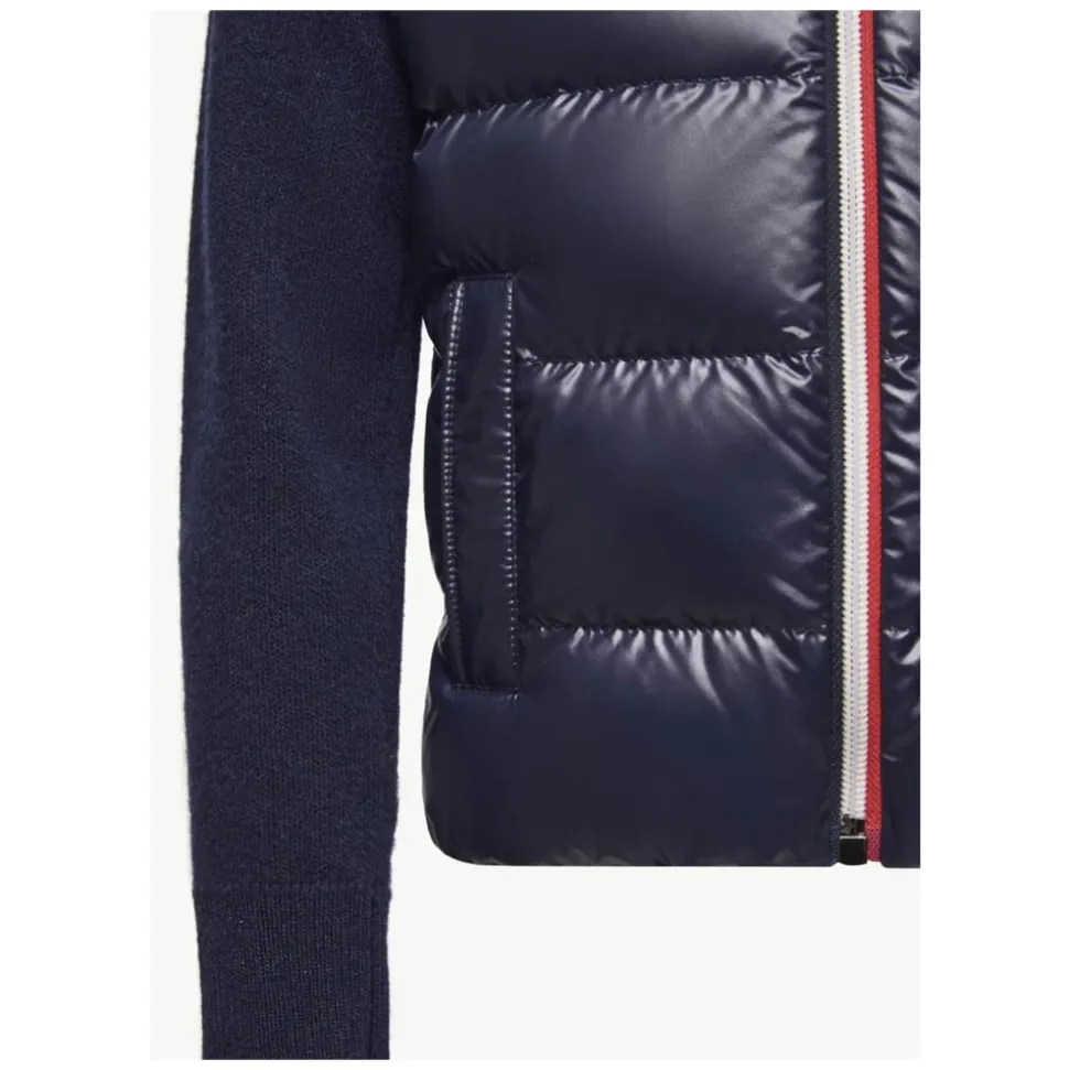 Blauer Pullover mit Reißverschluss