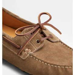 Braune Bootsschuhe