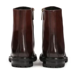 Braune Herrenstiefel mit höherem Schaft