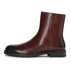 Braune Herrenstiefel mit höherem Schaft
