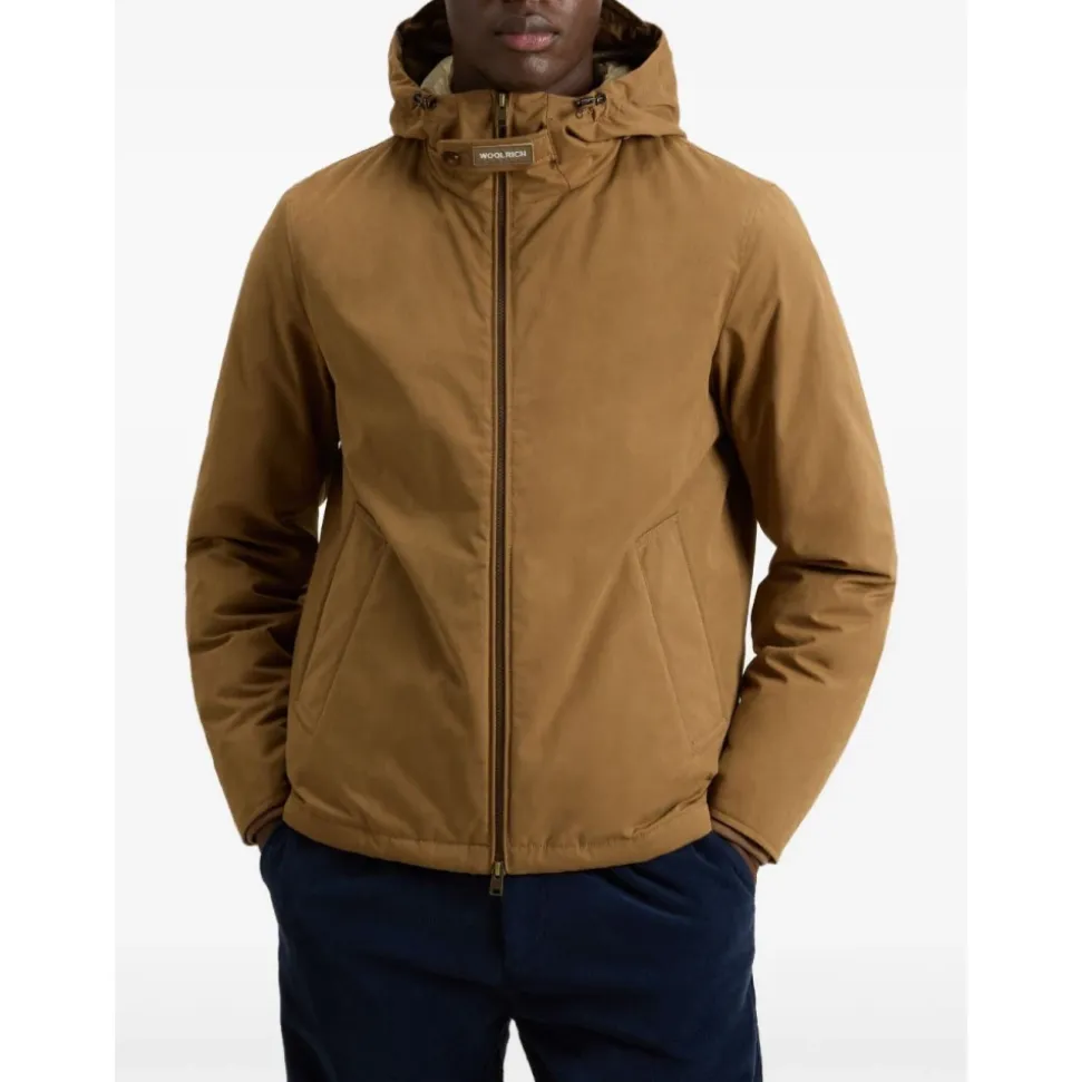Braune Jacke Stilvolle Oberbekleidung AW25