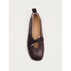 Braune Leder-Ballerinas mit einzigartigen Details