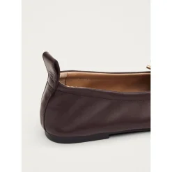 Braune Leder-Ballerinas mit einzigartigen Details