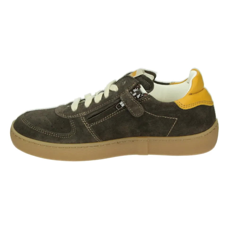 Braune Ledersneaker mit Gummisohle