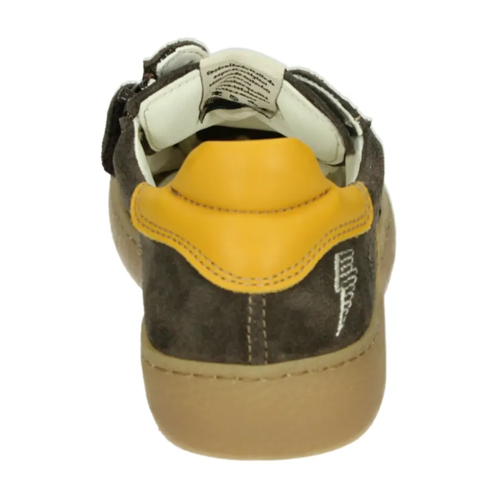Braune Ledersneaker mit Gummisohle
