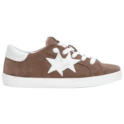 Braune Ledersneaker mit weißen Details