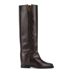 Braune Lederstiefel mit goldenem Metall-V-Detail
