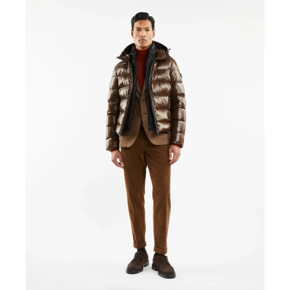 Braune Pufferjacke mit Kapuze
