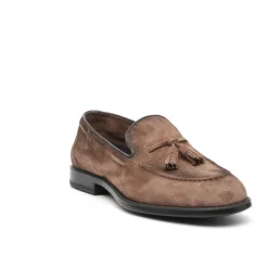 Braune Wildleder-Loafer mit Quasten