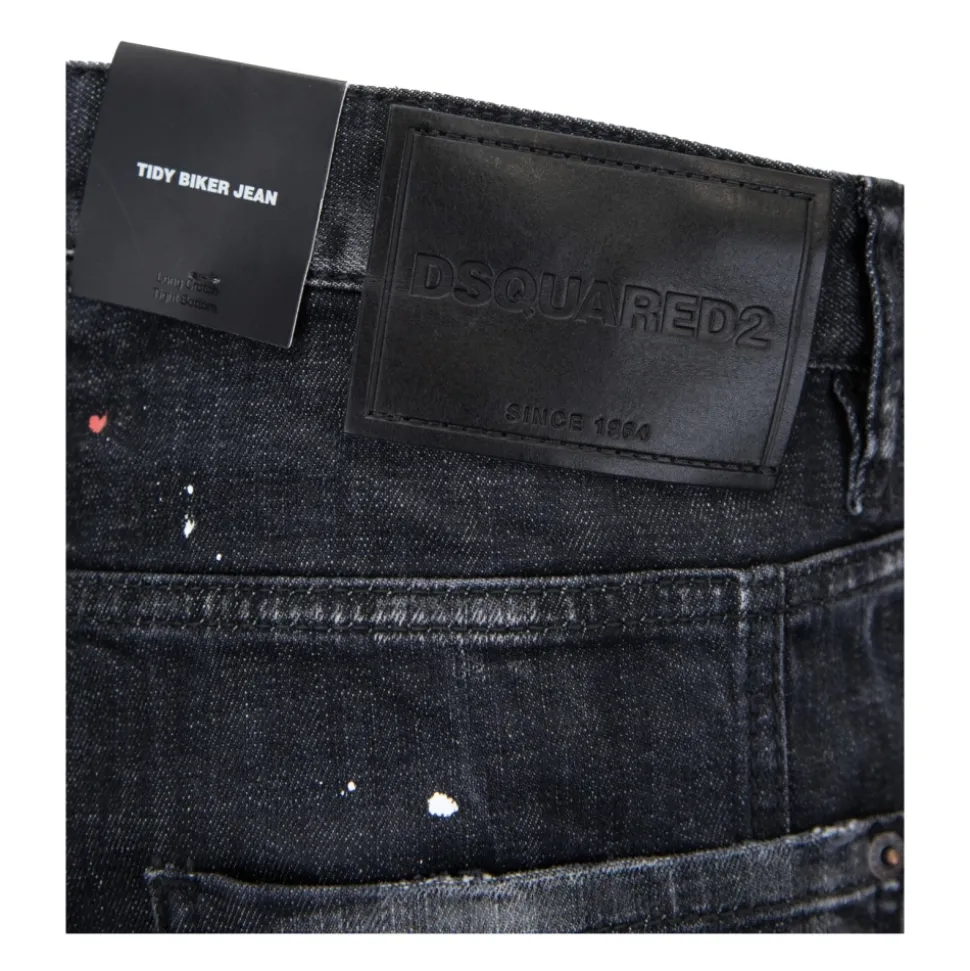 Button Jeans mit Lederpatch