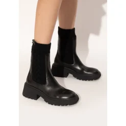 Chelsea Stiefel Tamia