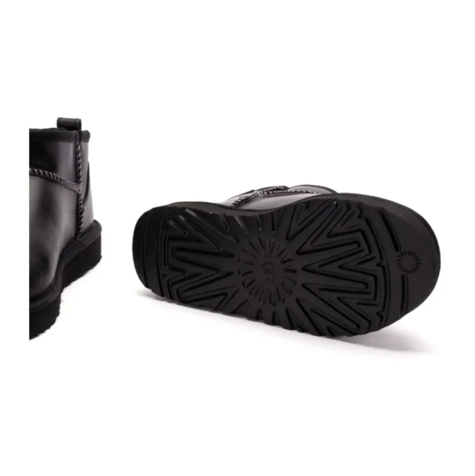 Classic Ultra Mini Leather Regenerate Stiefel Black