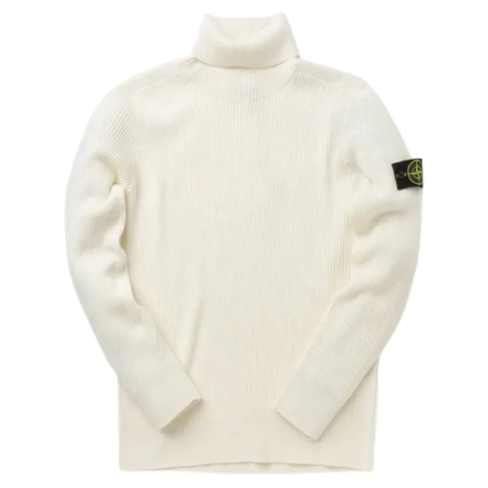 Cremefarbener gerippter Rollkragenpullover
