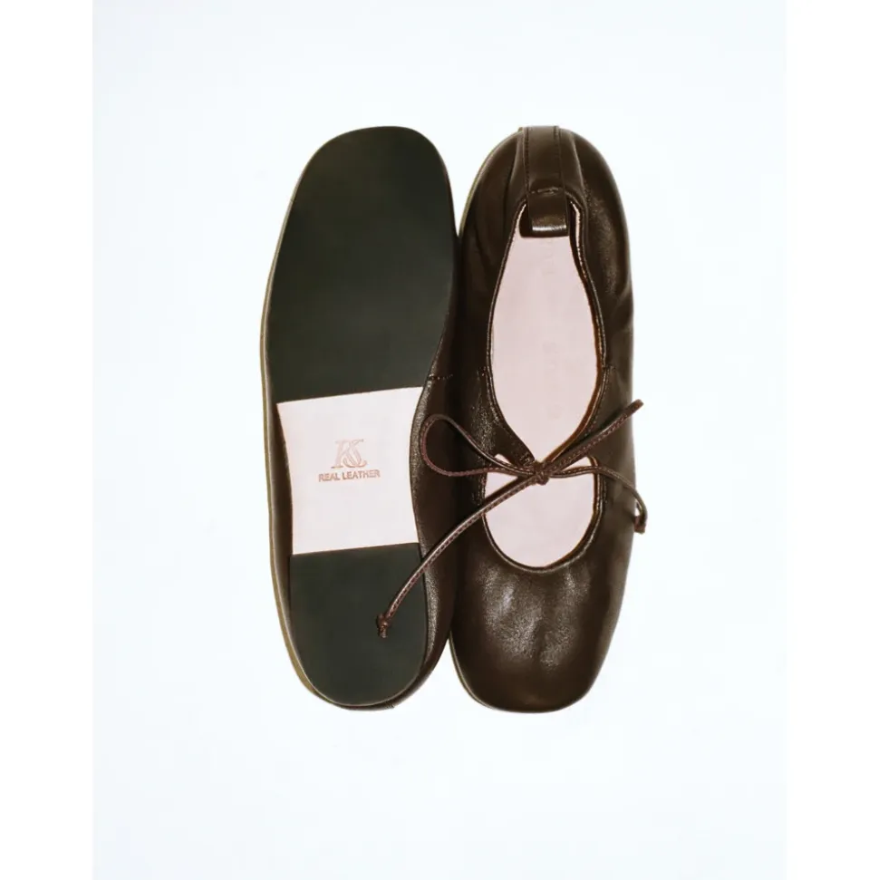 Dunkelbraune Ballerinas mit gebundenem Zehenriemen