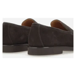 Dunkelbraune flache Schuhe