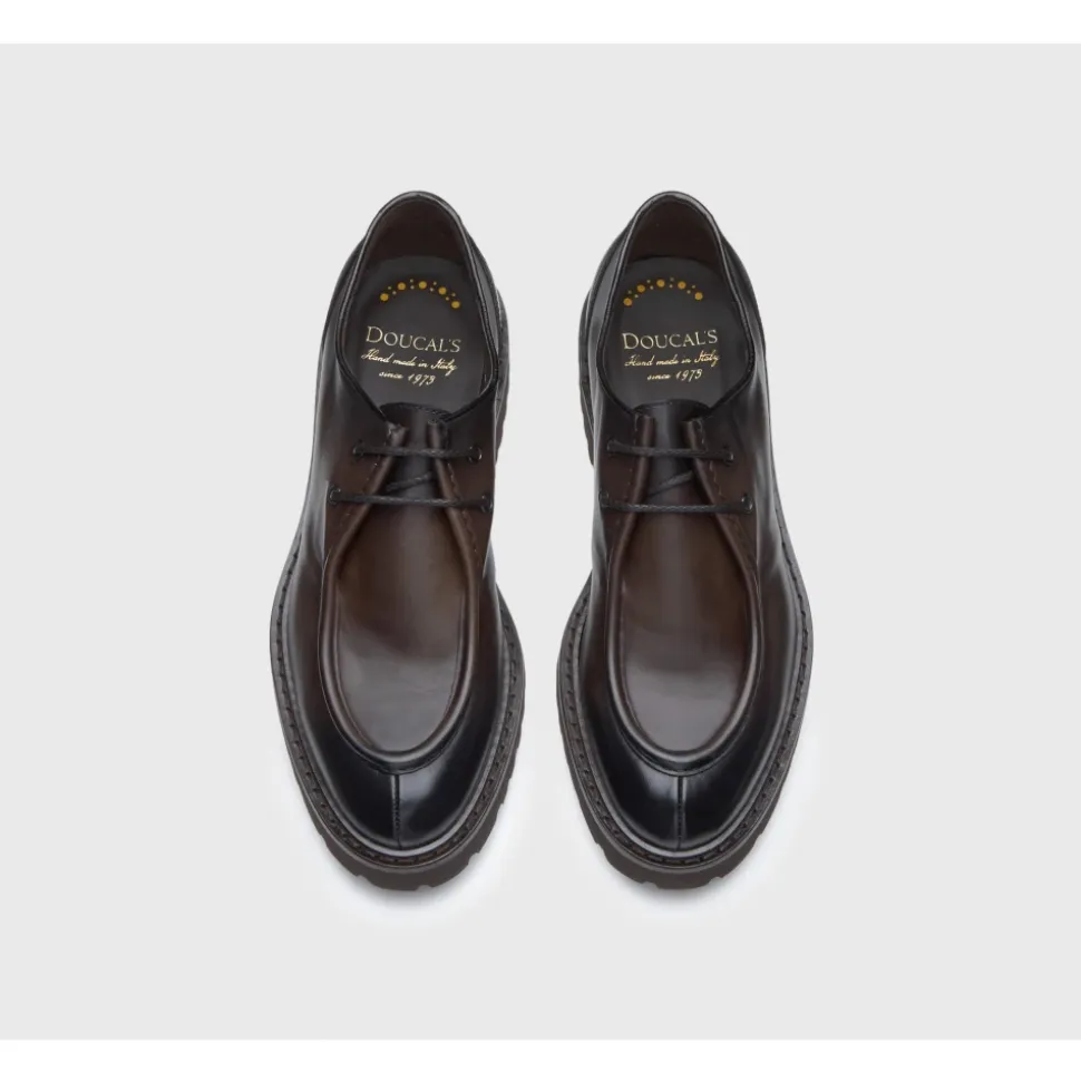 Dunkelbraune Lederschnürschuhe mit modernem Design