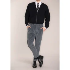 Dunkelgraue Cordhose mit Karottenpassform