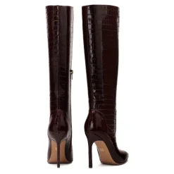Dunkelrote geprägte Lederstiefel