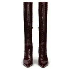 Dunkelrote geprägte Lederstiefel