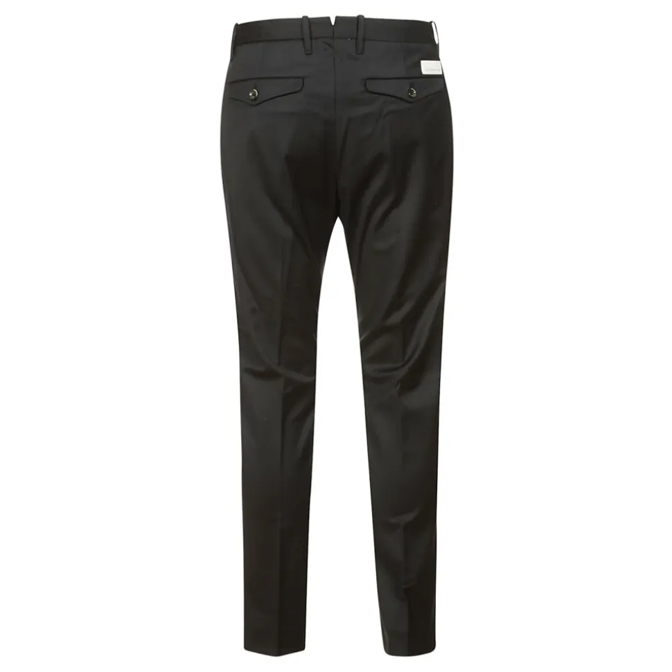 Einfache schlanke Chinos