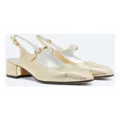 Elegante Ballerina mit Schnallenriemen